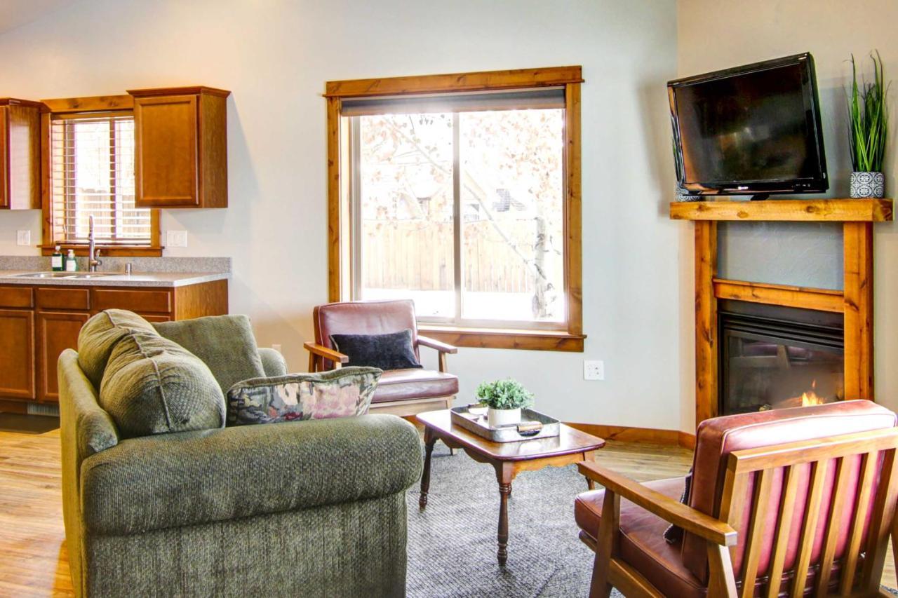 Cozy Belgrade Home Near Skiing, Hiking And Airport! Εξωτερικό φωτογραφία